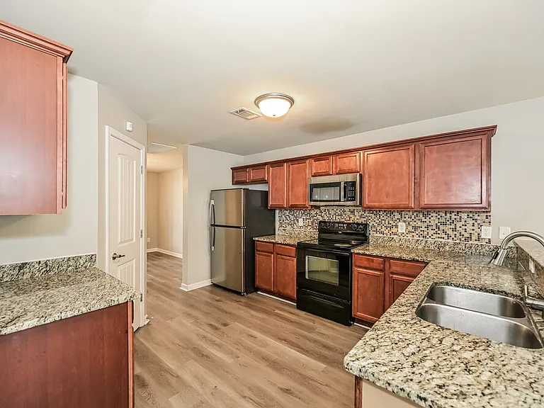 167 Lyndhurst Dr — Photo 9