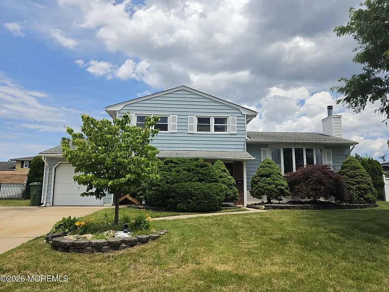 42 Richards Dr — Photo 1