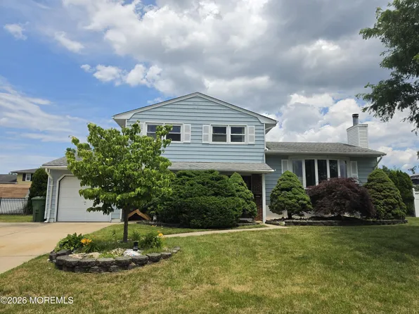 42 Richards Dr, Parlin, NJ 08859
