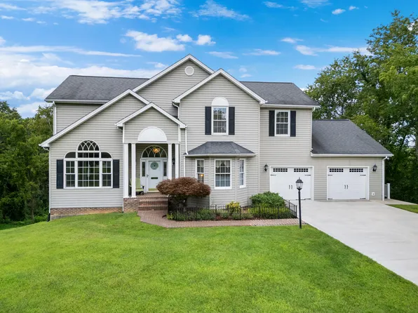 2285 Lubna Dr, Christiansburg, VA 24073