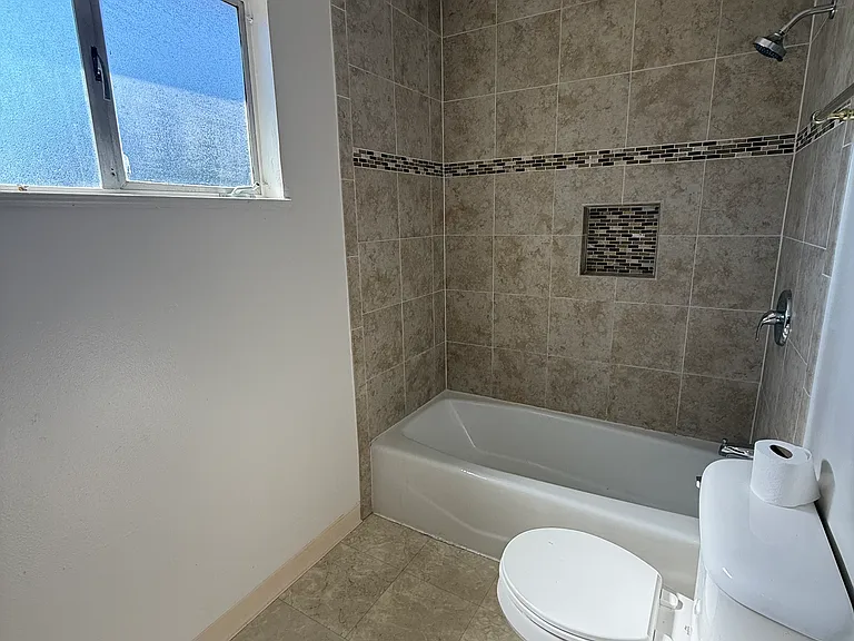 1103 Campbell St — Photo 29