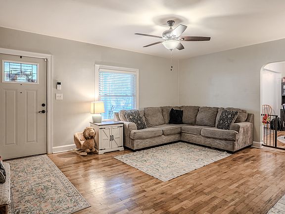 4th image of 220 Beechwood Ave