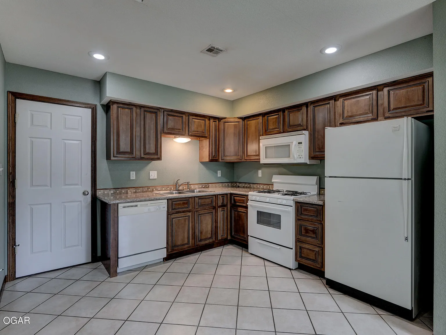 3 bed, 2.0 bath, 1350 sqft, $1,475 — Photo 4