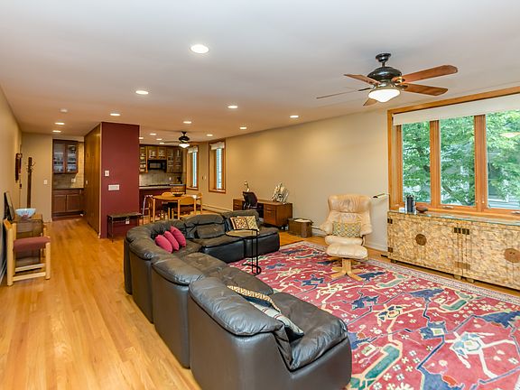 2nd image of 1416 Hinman Ave APT 4