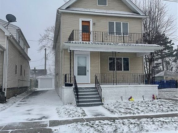 2nd image of 111 Dempster St