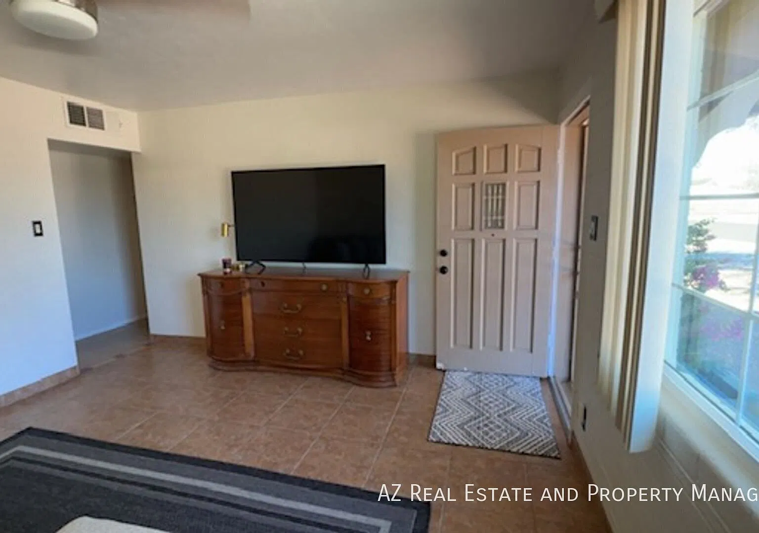 Charming Scottsdale 3-Bedroom Home with Granite Kitchen & Washer/Dryer Included! — Photo 2