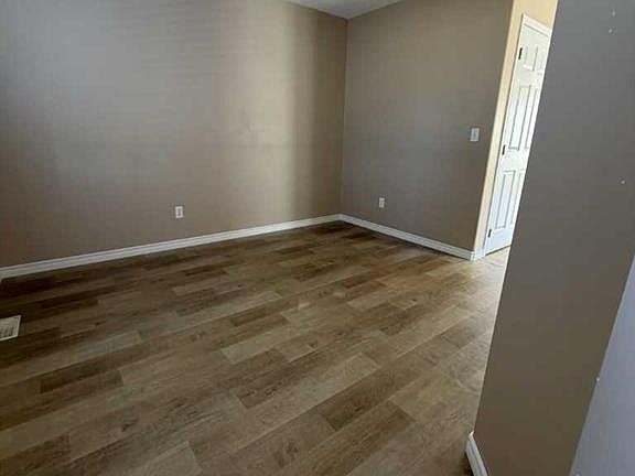 3rd image of 12410 98th St