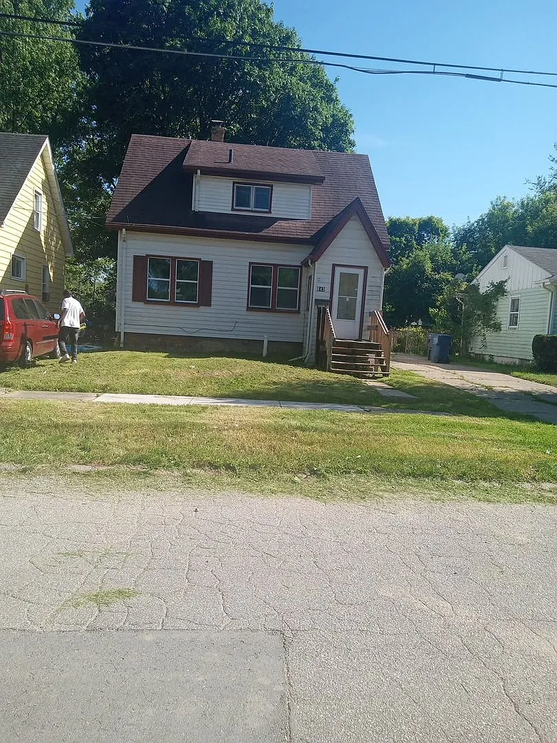 Welcome Home! Now Leasing 3bd in Flint, Michigan — Photo 1