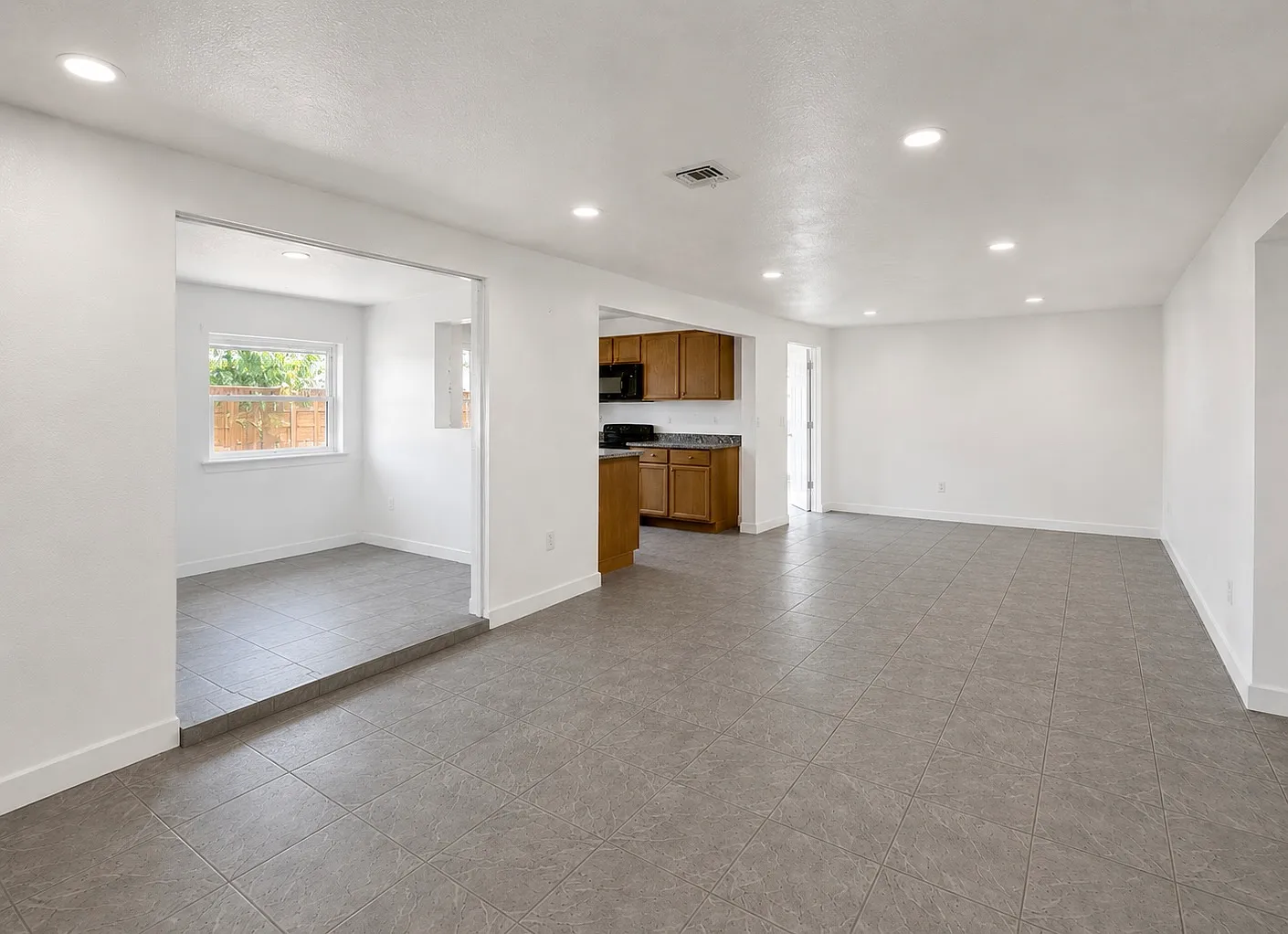 3 bed, 1616 sqft, $2,299 — Photo 3