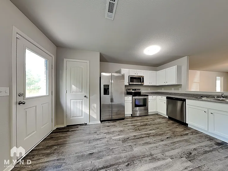 9207 Pleasant Valley Dr — Photo 14