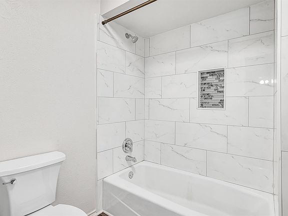 2nd image of 2110 Teakwood Ln