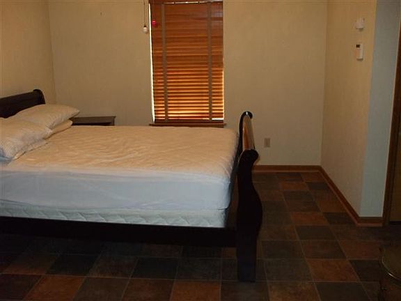 5th image of 808 Carriage Ln