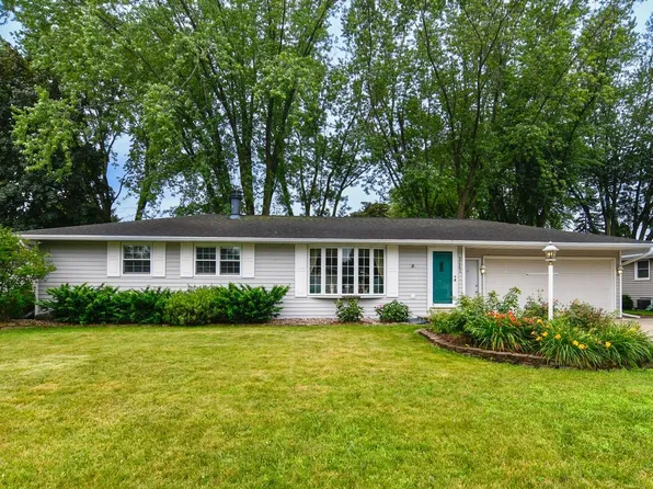 1441 Lindale Ln, Green Bay, WI 54313