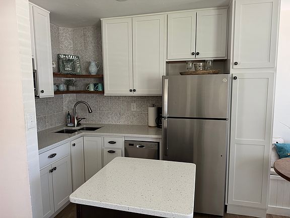 3rd image of 918 Pirate Cove Ln #6A
