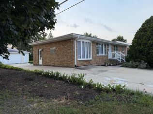 901 S Can Dota Ave, Mount Prospect, IL 60056