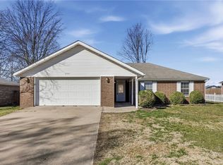 2102 SE K St, Bentonville, AR 72712