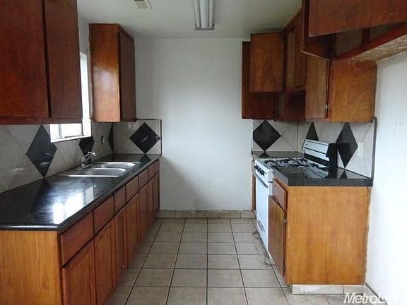 3rd image of 814 Colorado Ave