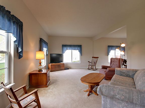 4th image of 8725 Sun Park Dr