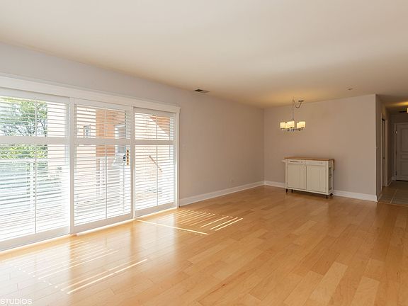 5th image of 1635 N Milwaukee Ave APT 303