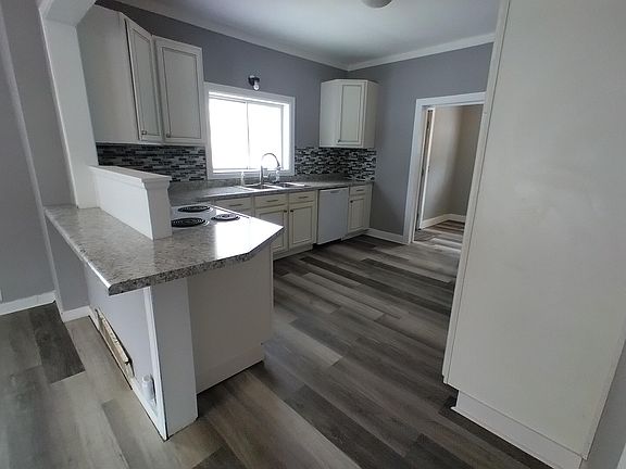 5th image of 303 Rathburn St