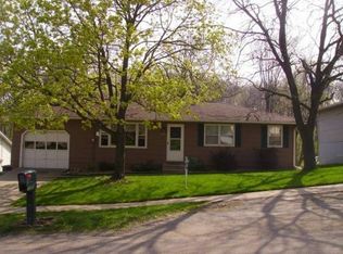 1355 Highwood Dr NW, Cedar Rapids, IA 52405