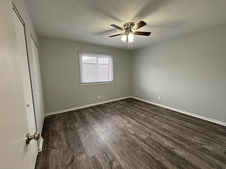 2501 E 50th St #5 — Photo 5