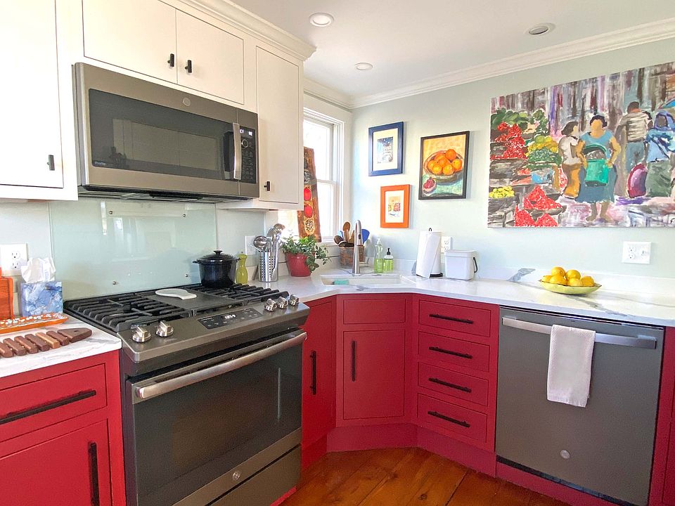 Gourmet kitchen