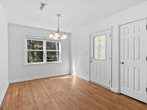 3rd image of 1101 Woodland Dr