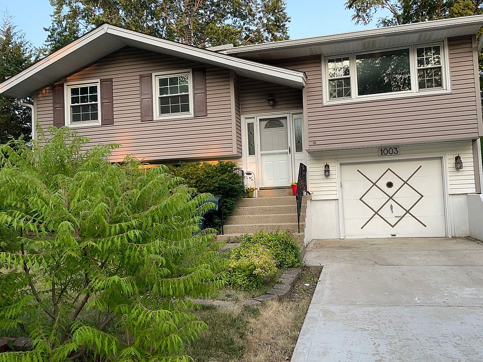 1st image of 1003 Carlton Ln