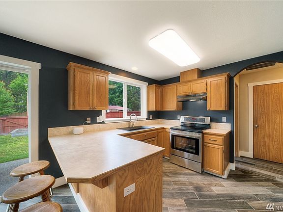 4th image of 3617 185th St Ct E