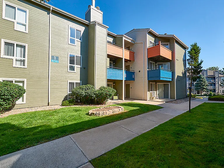 Sloan's Lake Apartments — Photo 17