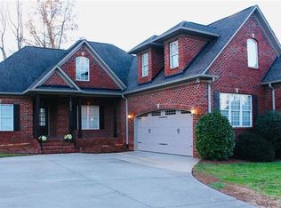 6672 Aspen Forest Ln, Walkertown, NC 27051