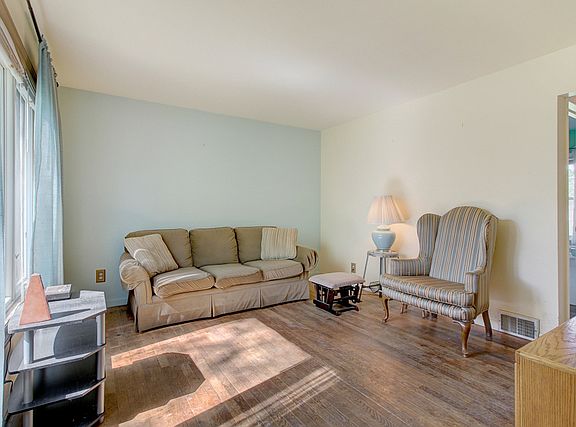 4th image of 7305 Capitol Dr