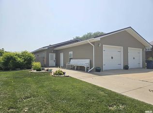155 W 3rd Ave, Woodhull, IL 61490