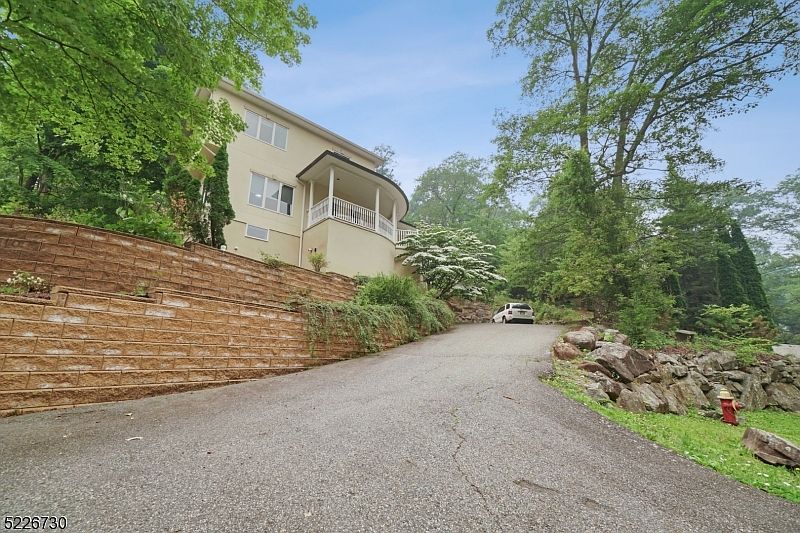 1st image of 58 Upper High Crest Dr
