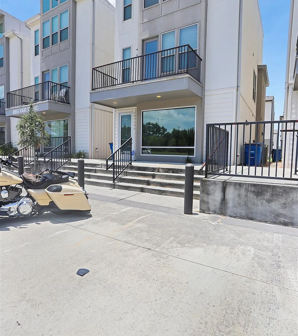 2 bed, 2.5 bath, 2363 sqft, $1,785 — Photo 2