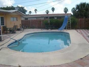 2nd image of 210 NW 38th Pl
