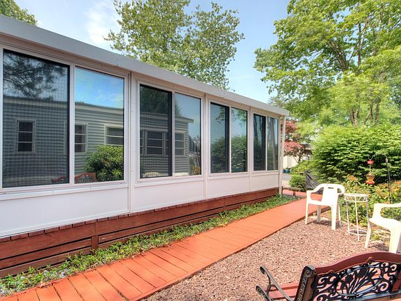 4th image of 43 S Lake Dr #16