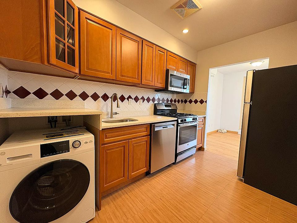 2nd image of 169 Bowery APT 6A