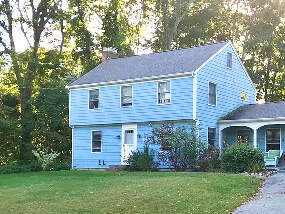 2nd image of 29 Attawan Rd