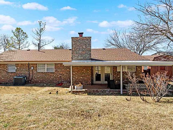 3rd image of 805 NW 49th St