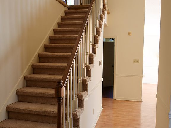 5th image of 435 Eagle Brook Dr #1