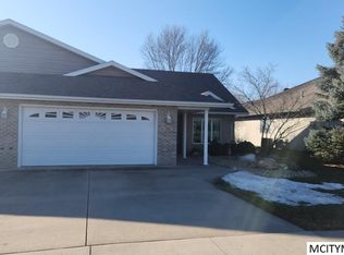 1433 Birch Dr, Mason City, IA 50401