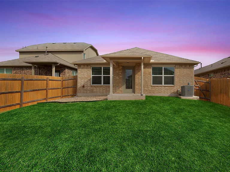 108 Frederick Dr — Photo 17