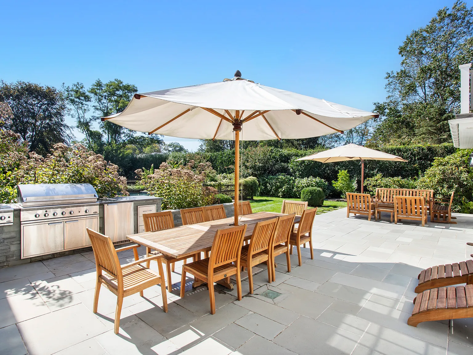 Exquisite and beautifully decorated home with 7 bedrooms! — Photo 3