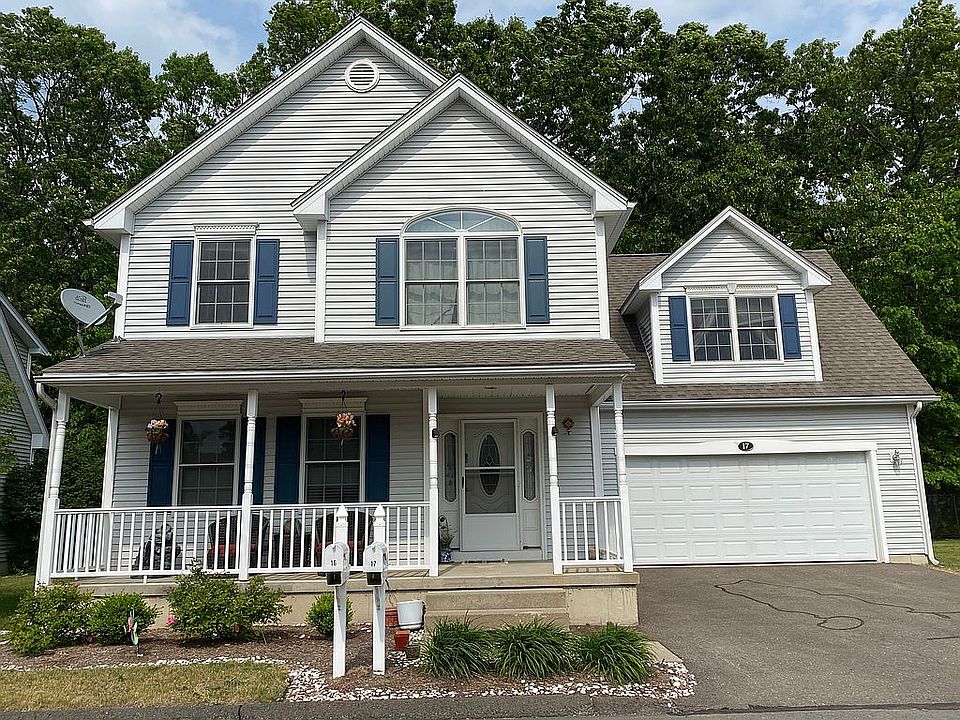 1st image of 17 Village Ln #17
