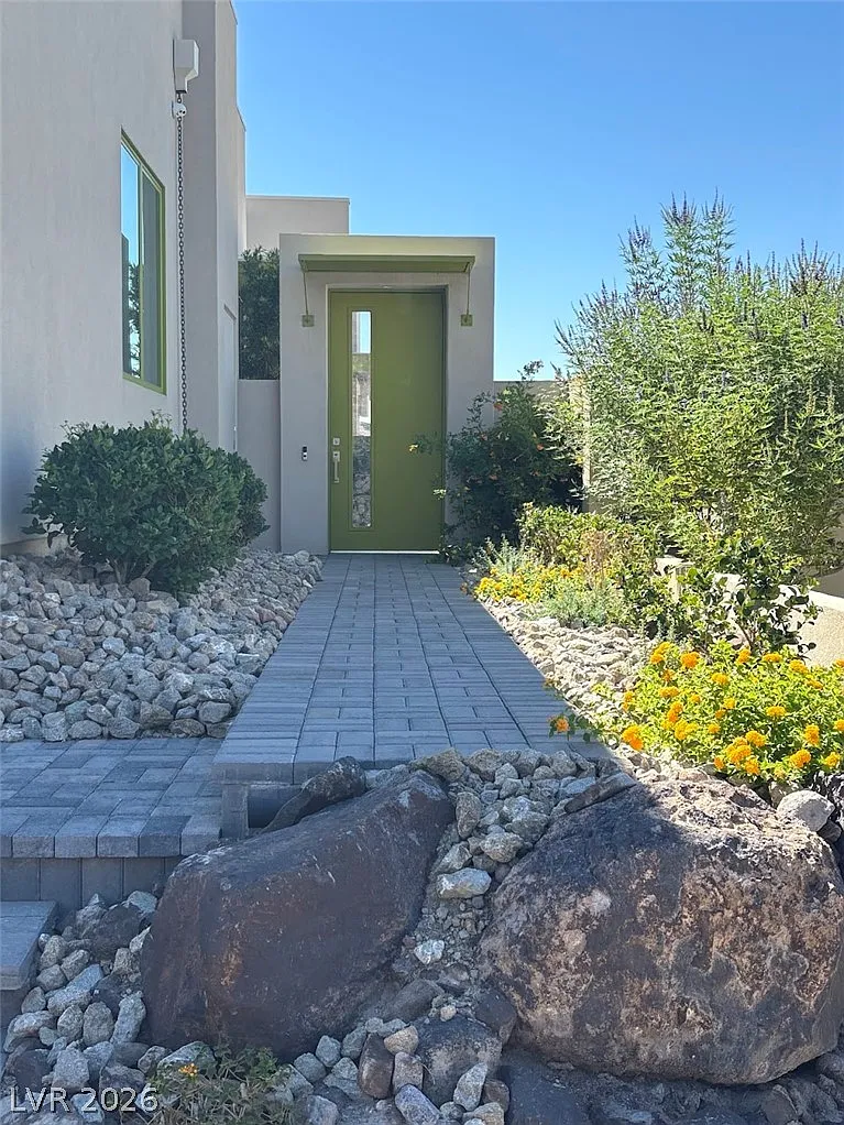 3 bed, 3.5 bath, 3028 sqft, $12,000 — Photo 2