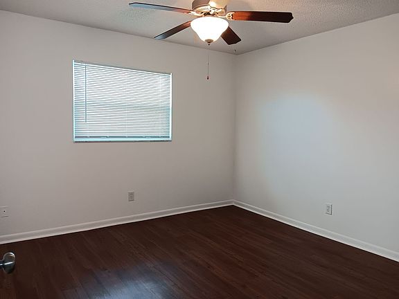 4th image of 116 SW Jefferson Cir N #8