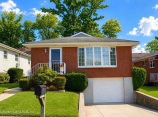 81 Spratt Ave, Staten Island, NY 10306