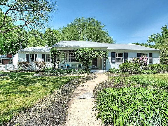 4th image of 301 Danray Dr